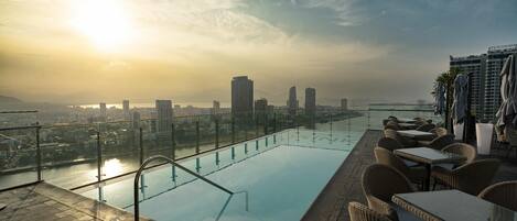 Outdoor pool, pool umbrellas, sun loungers