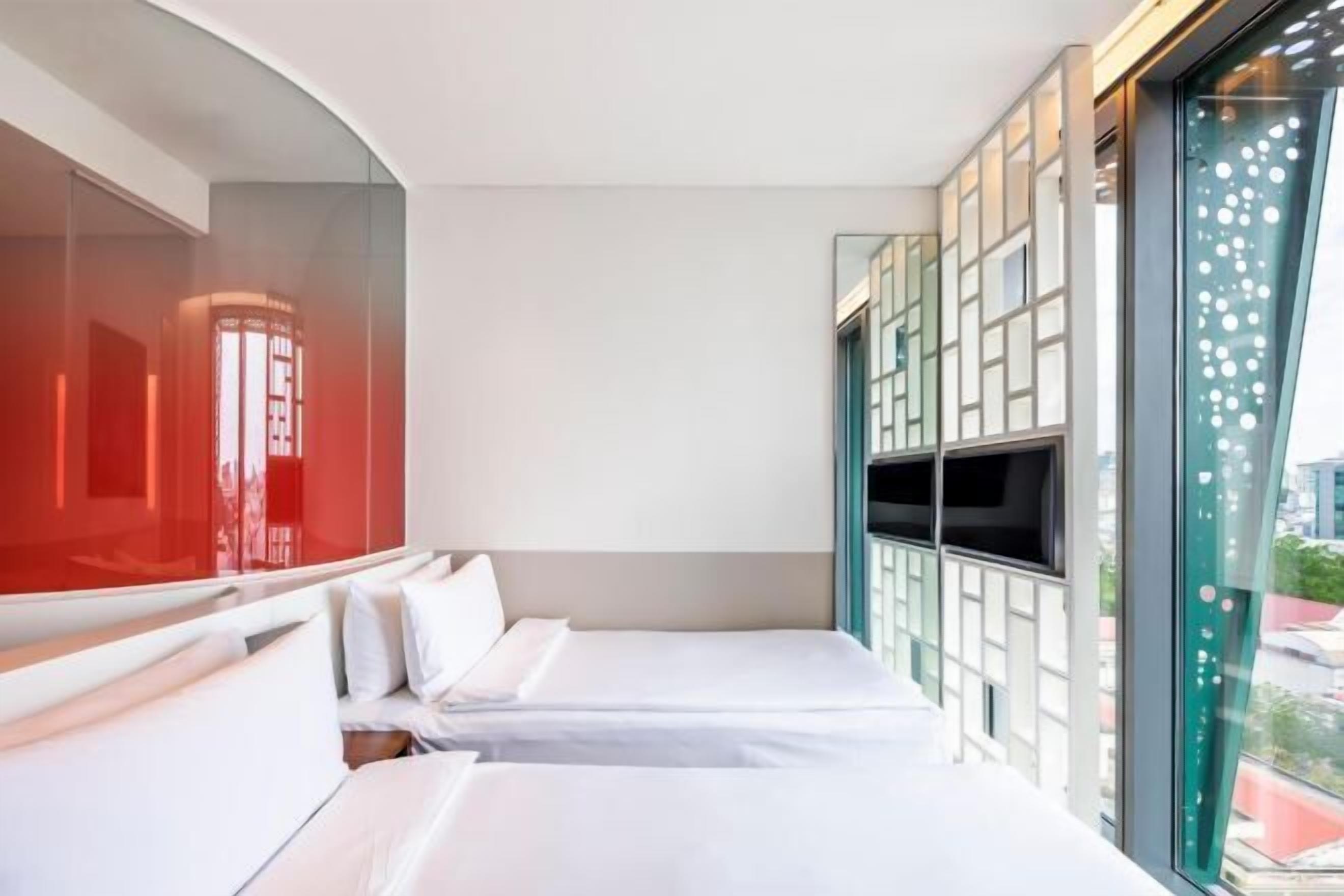 高档床上用品、Select Comfort 床、客房内保险箱、办公桌