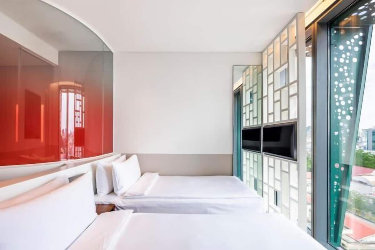 Roupas de cama premium, camas Select Comfort, cofres nos quartos