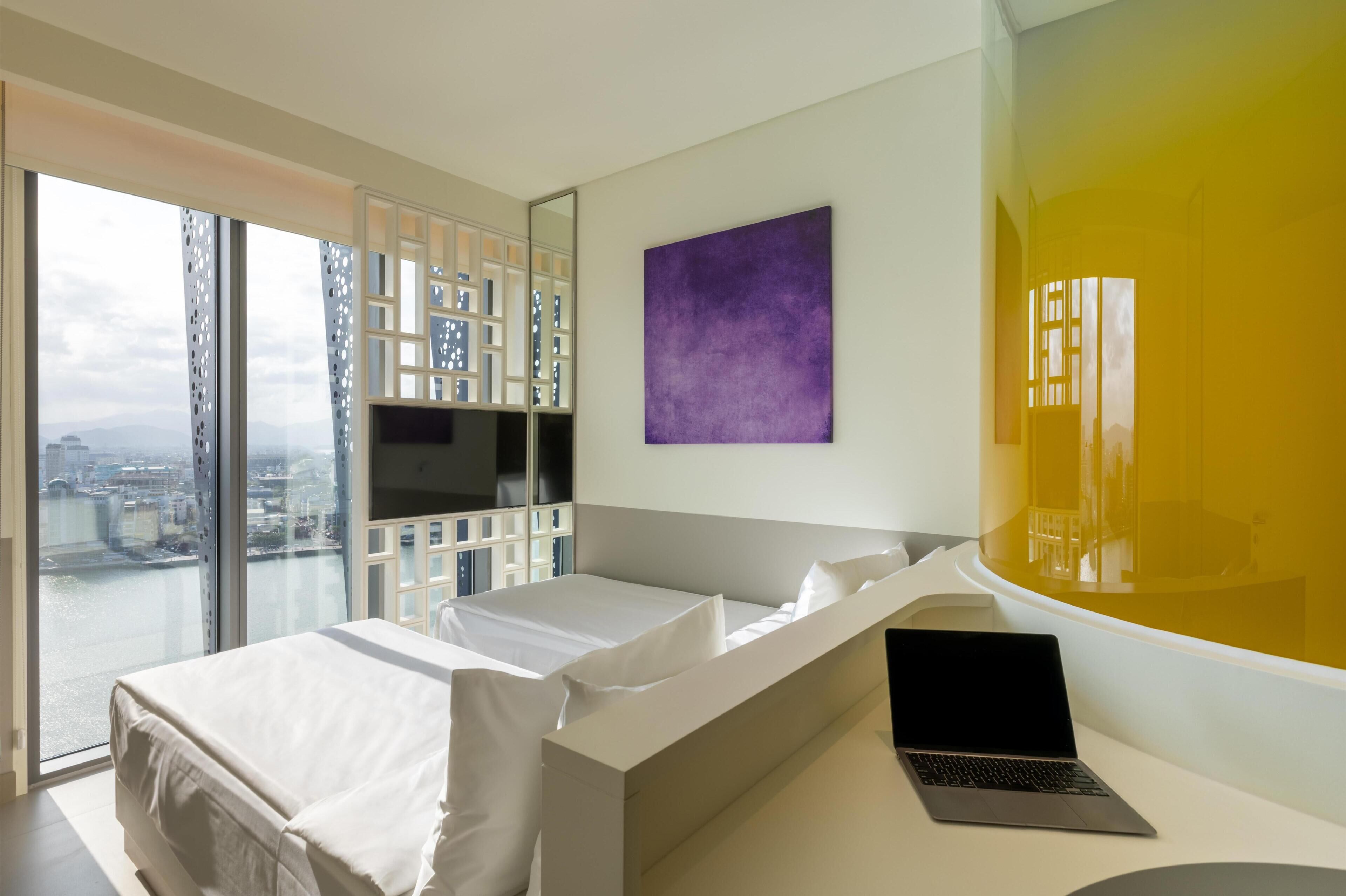 Premier Room, 2 Twin Beds, River View | Premium bedding, Select Comfort beds, in-room safe