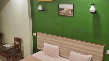 2 bedrooms, desk, free WiFi, bed sheets