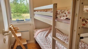 4 bedrooms, travel cot, free WiFi