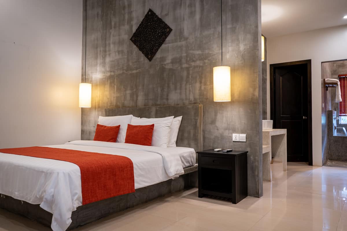 Superior Room | Hypo-allergenic bedding, minibar, in-room safe, individually decorated