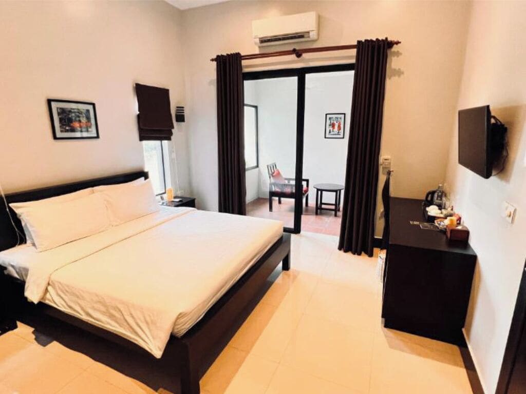 Standard Room | Hypo-allergenic bedding, minibar, in-room safe, individually decorated