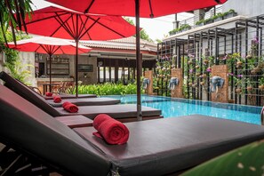 3 outdoor pools, pool umbrellas, sun loungers - Grange (Siem Reap)