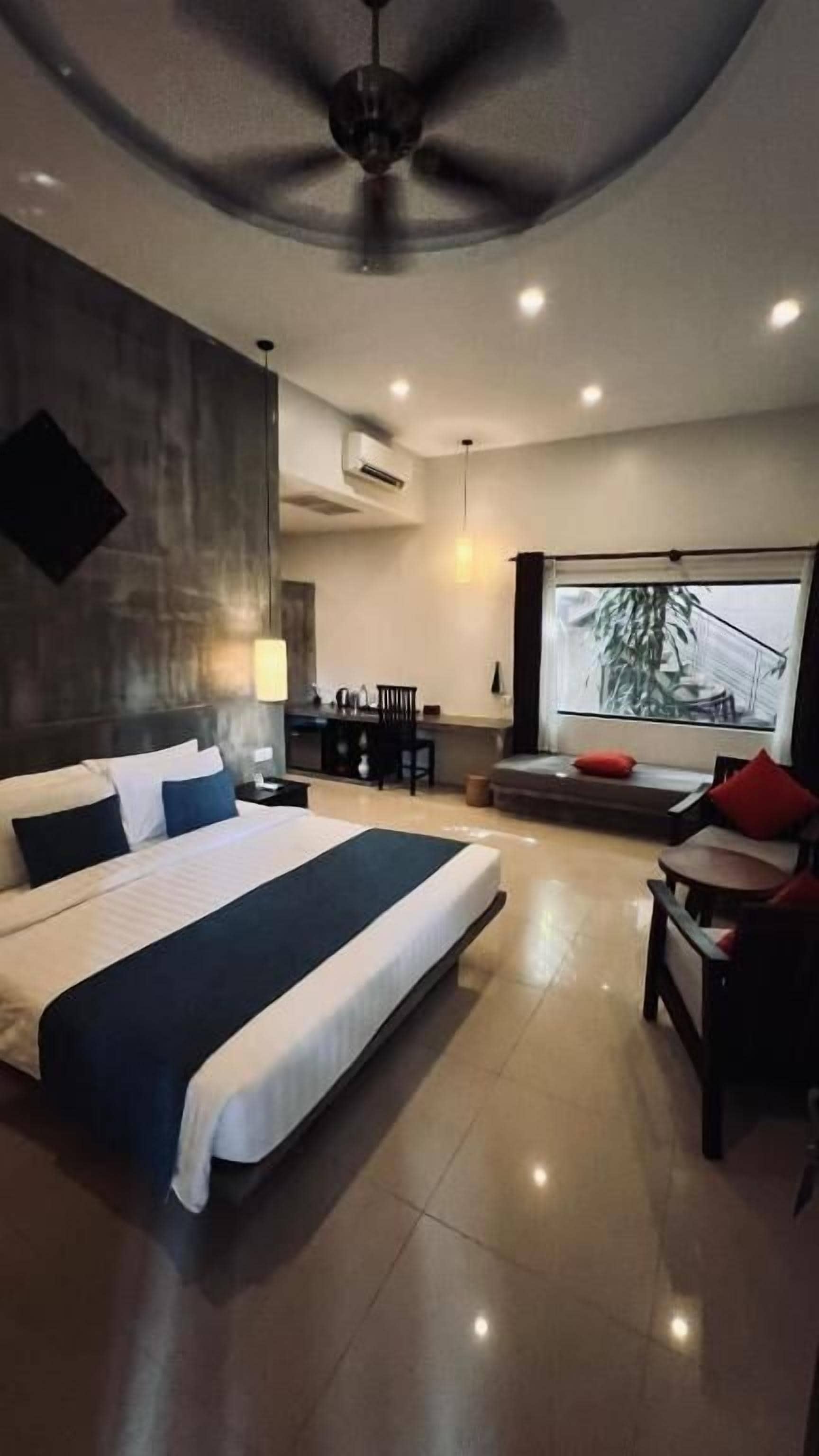 Superior Room | Hypo-allergenic bedding, minibar, in-room safe, individually decorated