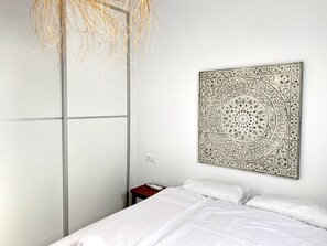 5 bedrooms, iron/ironing board, free WiFi, bed sheets