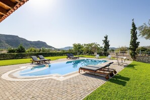 A heated pool - Villa Sephora in Faliraki (ΡΟΔΟΥ)