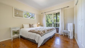 4 bedrooms, WiFi, bed sheets