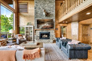 テレビ、暖炉、テーブルサッカー台