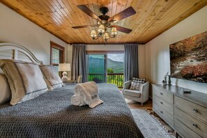 7 bedrooms, desk, iron/ironing board, WiFi