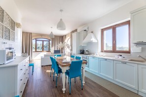 Refrigerador, horno, placa de cocina, lavavajillas