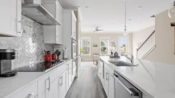 Coffee/tea maker, cookware/dishes/utensils