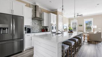 Kaffe- och tebryggare och grytor/köksredskap