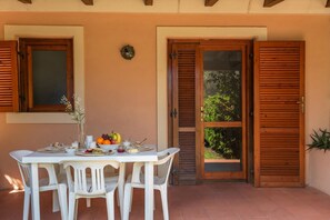 Apartament estàndard, diversos dormitoris (Residenze Gallura Trilo 6) | Servei de restauració a l'aire lliure