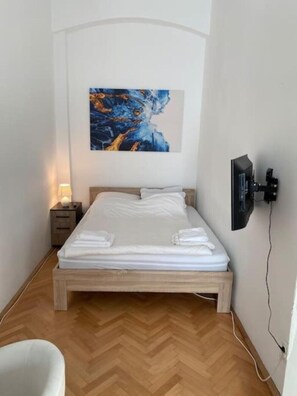 1 dormitorio, escritorio, tabla de planchar con plancha y wifi gratis