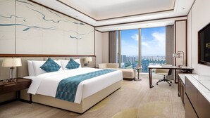 Habitación City doble | Ropa de cama de alta calidad, edredones de plumas, caja fuerte