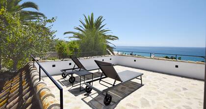 Stunning newly renovated villa with views of Playa de los Alemanes. 10 PAX