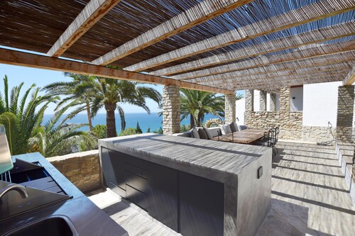 Atemberaubende neu renovierte Villa mit Blick auf Playa de los Alemanes. 10 PERSONEN