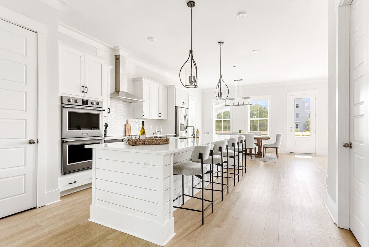 Kühlschrank, Wasserkocher mit Kaffee-/Teezubehör