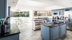 Unclassified image, 4 of 44, button - Sun Valley Estate • 9BR • Sparkling Pool+Putt-Putt (Phoenix)