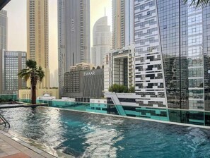 Outdoor pool - Lovely studio apartment with pool in Downtown (Dubai)