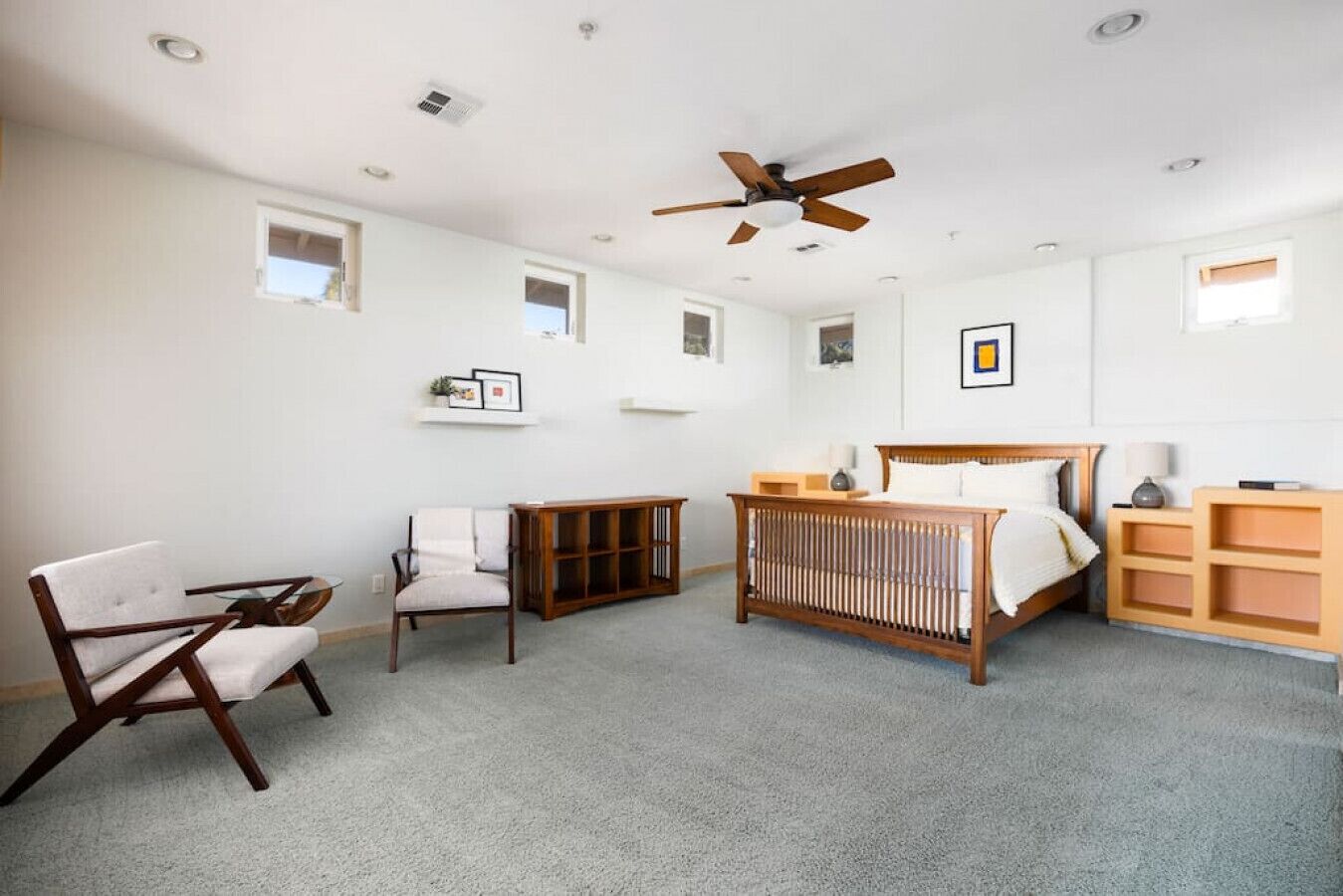 4 soverom, skrivebord, strykejern/-brett og wi-fi (inkludert)