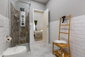 Habitació | Bany | Dutxa i tovalloles 