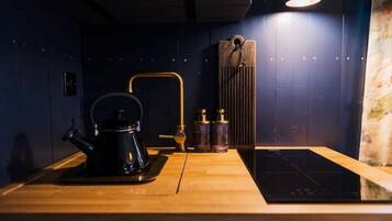 Fridge, microwave, stovetop, electric kettle