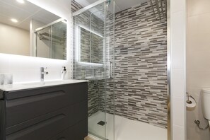 Shower, towels