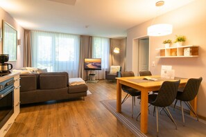 Tv, dvd-spelare, böcker och en stereo