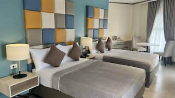 Premier Twin Room | Desk, iron/ironing board, free WiFi, bed sheets