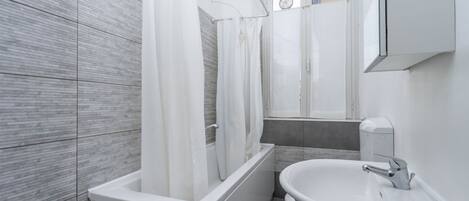 Bathtub, hair dryer, bidet, towels