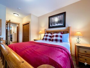 3 slaapkamers, een bureau, een strijkplank/strijkijzer, gratis wifi