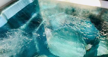 SullivanStone #18 - Golf - Ski - Hike - Chill - Private Hot Tub - Sleeps 11
