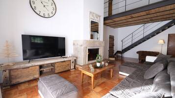 Télévision, cheminée