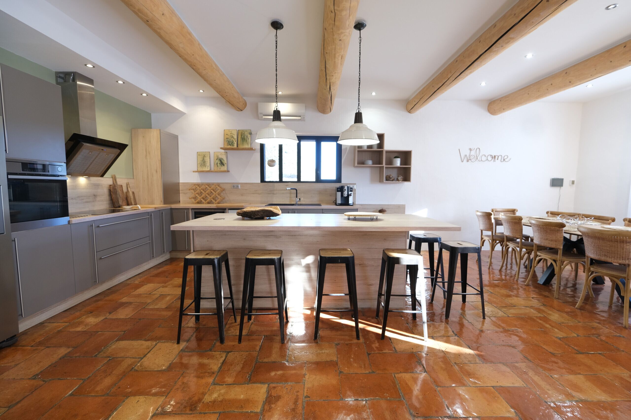 Réfrigérateur, micro-ondes, four, lave-vaisselle