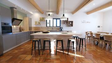 Réfrigérateur, micro-ondes, four, lave-vaisselle