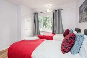 Casa | 4 habitaciones, wifi gratis y ropa de cama