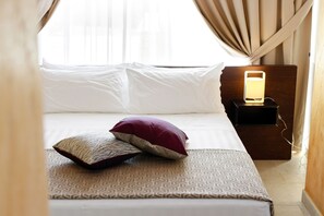 Studio suite | Luxe beddengoed, bedden met traagschuimmatrassen, een minibar