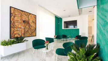 Área de estar no saguão