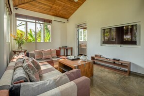 5 bedrooms - Spectacular Hilltop Beach Villa Located Next To A Surf Break (Nilwella)