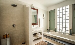 House | Bathroom - Beautifully Renovated Family Village House Within Walking Distance To The Beach (Ahangama)