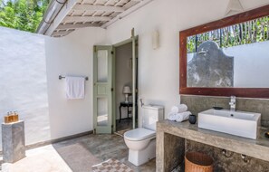 Villa | Bathroom - Beautifully Renovated Family Village House Within Walking Distance To The Beach (Ahangama)