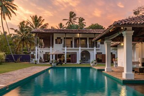 Villa - Lovely Lakeside Villa With Large Pool Poolside Dining (Koggala)