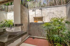 House | 4 bedrooms - Refurbished Family Village House With Private Pool (Koggala)