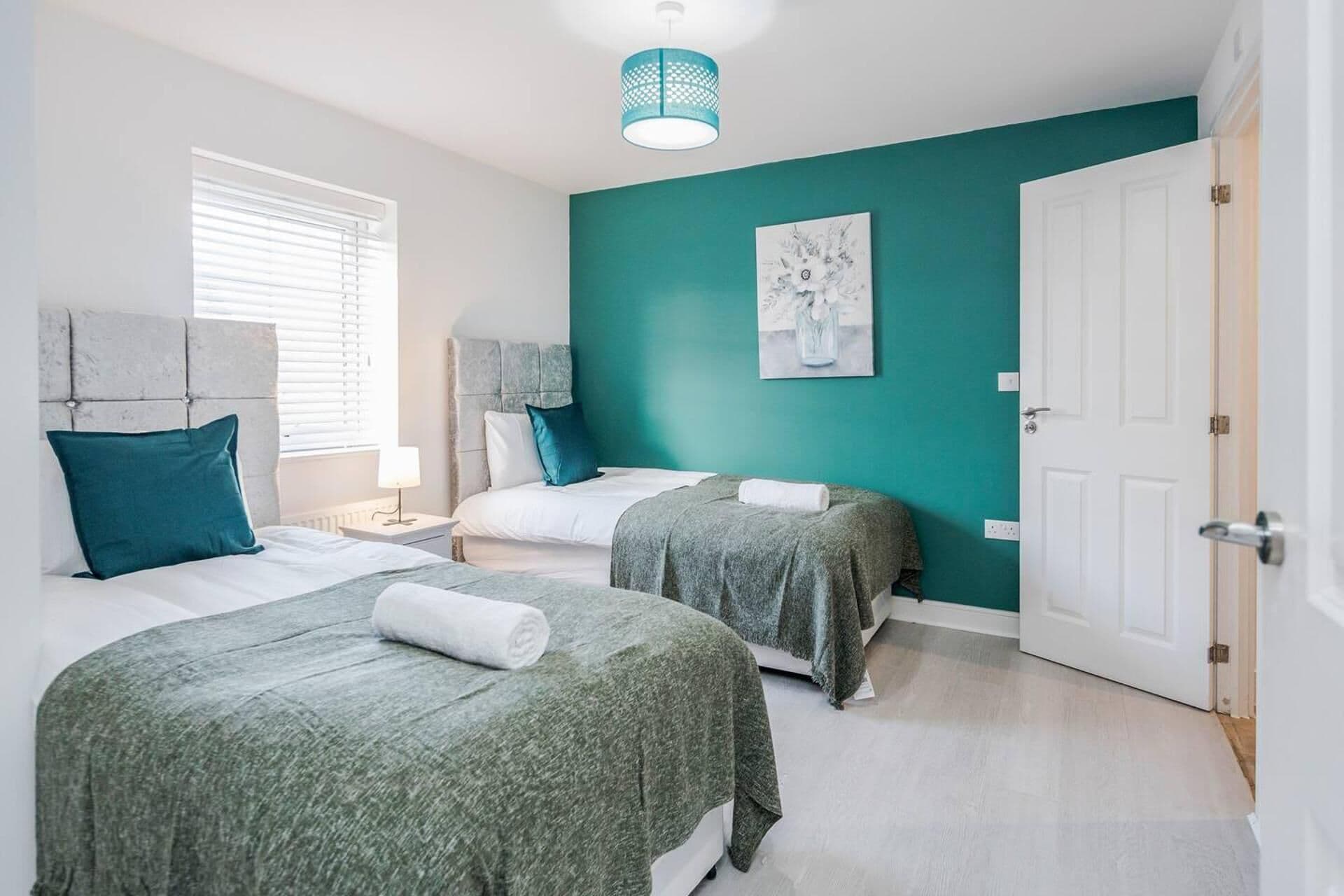 5 bedrooms, iron/ironing board, free WiFi, bed sheets