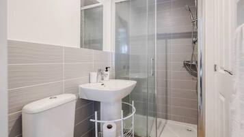 House | Bathroom | Separate bathtub and shower, deep-soaking bathtub, towels