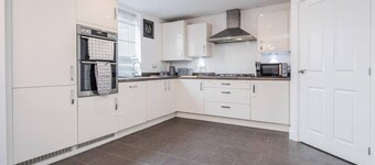 tms Cheerful 5bdr House! Thurrock! Free Parking!