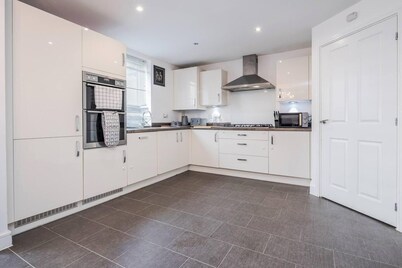 瑟羅克愉快5臥室房屋，附免費停車